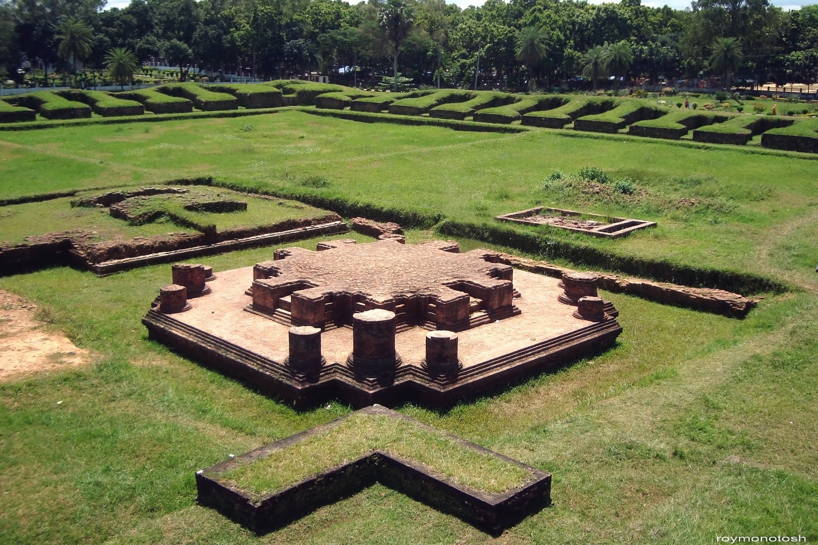 জাকির হোসেন রাজু নির্মাণ করছেন ময়নামতি