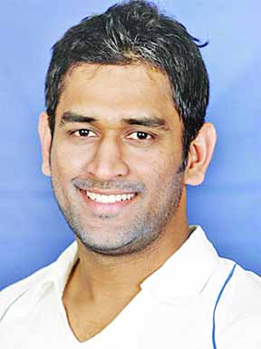 ‘বিদেশে ভেড়া’ তকমায় অসন্তুষ্ট ধোনি