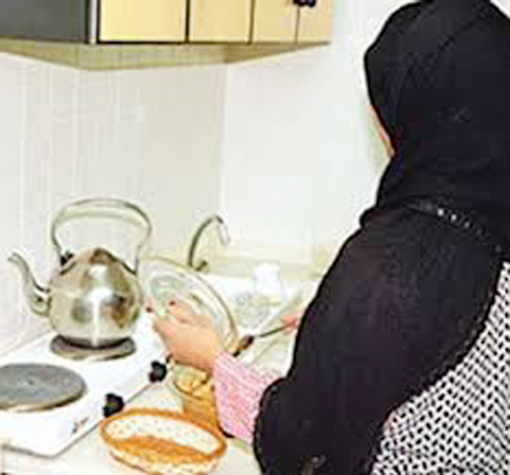 বাসায় সুন্দরী গৃহকর্মী চাননা সৌদি বধূরা