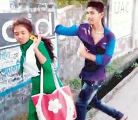 স্কুলছাত্রীকে প্রকাশ্যে চড়-থাপ্পড় : বখাটে রাহুল গ্রেফতার