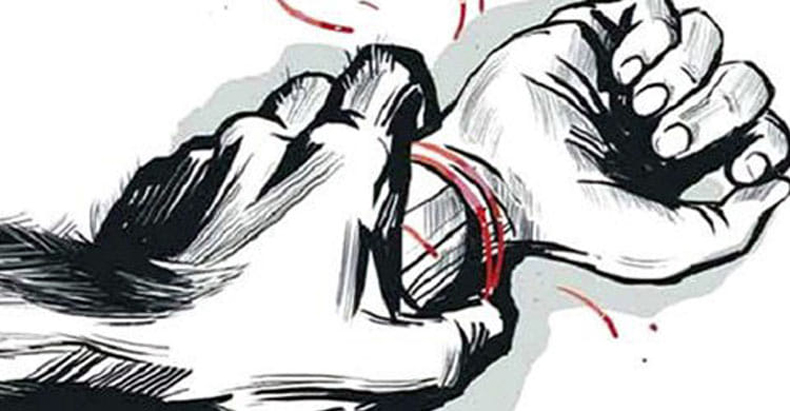 বাবা ব্যস্ত মালিকের পুকুর পাহারায়, মালিক ব্যস্ত মেয়েকে ধর্ষণে