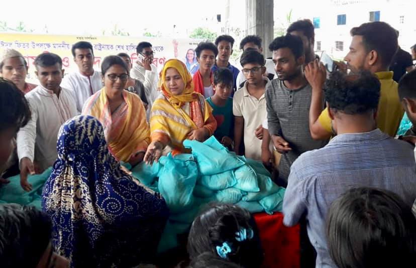 না:গঞ্জের জালকুড়িতে প্রধানমন্ত্রীর পক্ষ থেকে ঈদ সামগ্রী বিতরণ