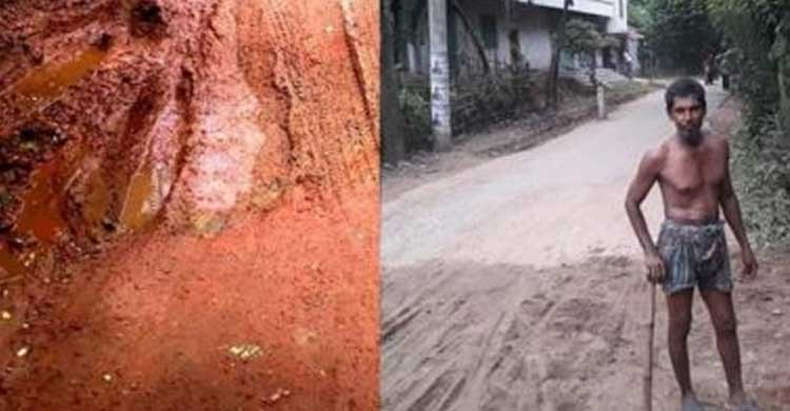 প্রশাসনের খবর নেই, রাস্তা মেরামত করলেন ভ্যানচালক