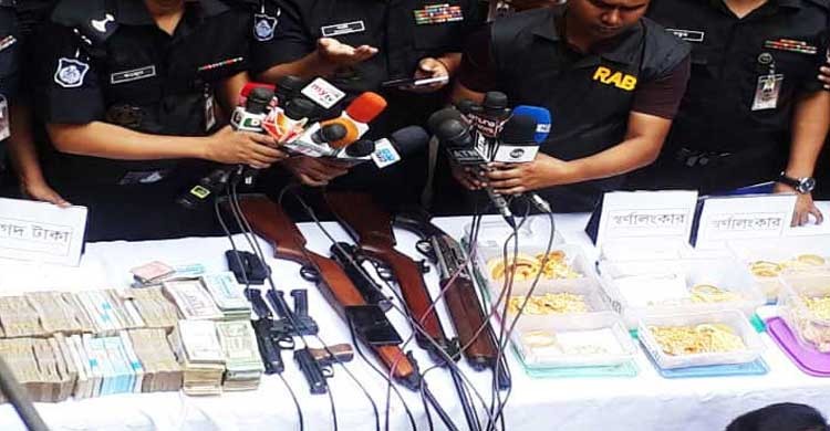 আ.লীগ নেতার বাসা থেকে ৭২০ ভরি স্বর্ণ ও কোটি টাকা উদ্ধার