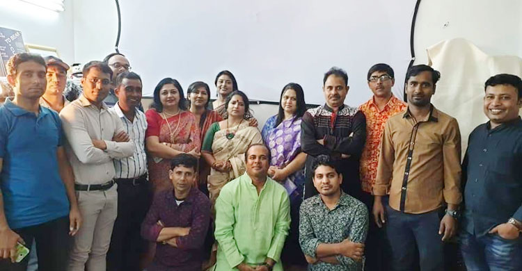 সিঙ্গাপুরে কহনের প্রথম জন্মবার্ষিকী উদযাপন