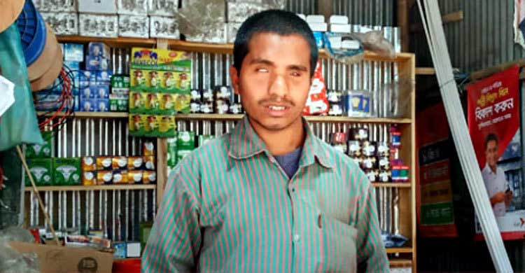 গ্রামের সবার নাম, মোবাইল নম্বর মুখস্থ অন্ধ যুবকের