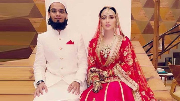 স্বামীর সঙ্গে ছবি পোস্ট করে সোশ্যাল মিডিয়ায় ট্রোলড সানা খান